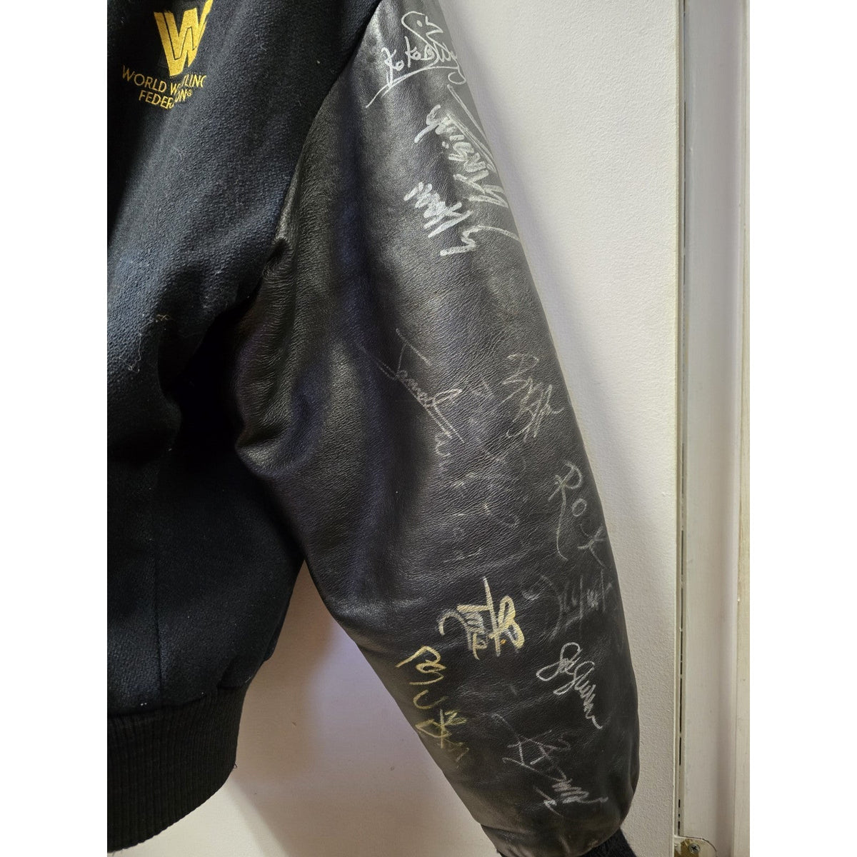 Vtg 90s WWF Wrestlemania XII Varsity Jacket L Autographed Hulk Hogan The Rock