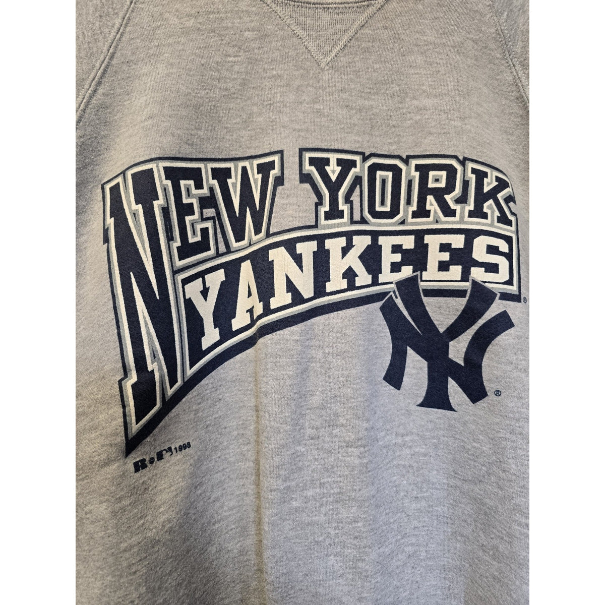 Vtg 90s New York Yankees Cutoff Crew Neck Sweatshirt XXL MLB Russell Athletic