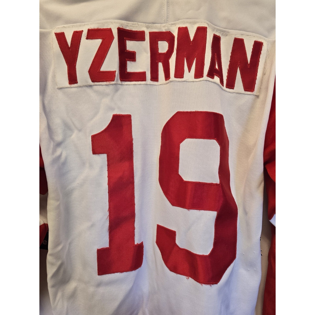 Vtg Detroit Red Wings Steve Yzerman Jersey S NHL Hockey CCM