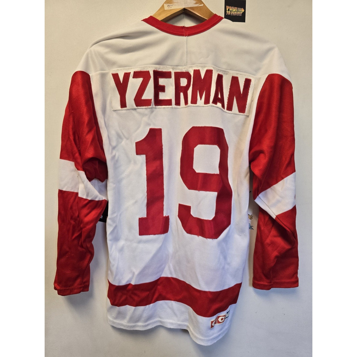 Vtg Detroit Red Wings Steve Yzerman Jersey S NHL Hockey CCM